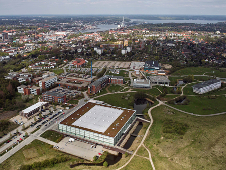 FH Flensburg – Die Welt von oben auf dem Präsidiumsflur